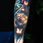 Lion sleeve