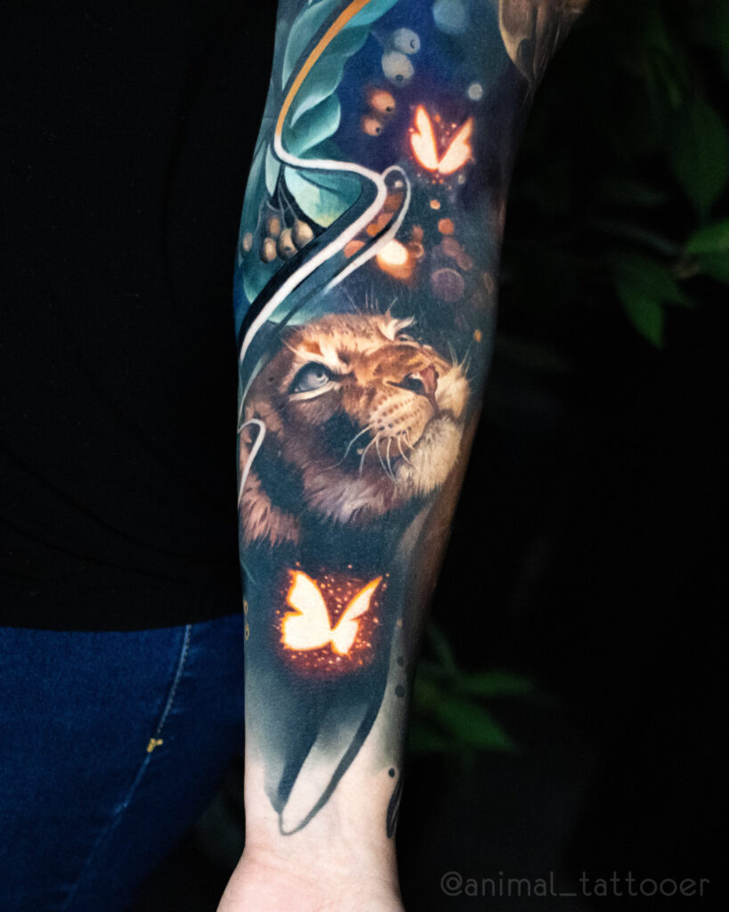 Lion sleeve