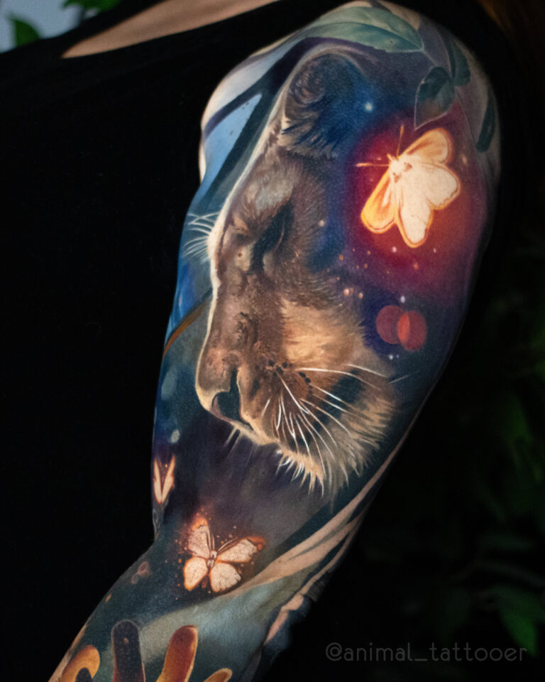 Lion sleeve